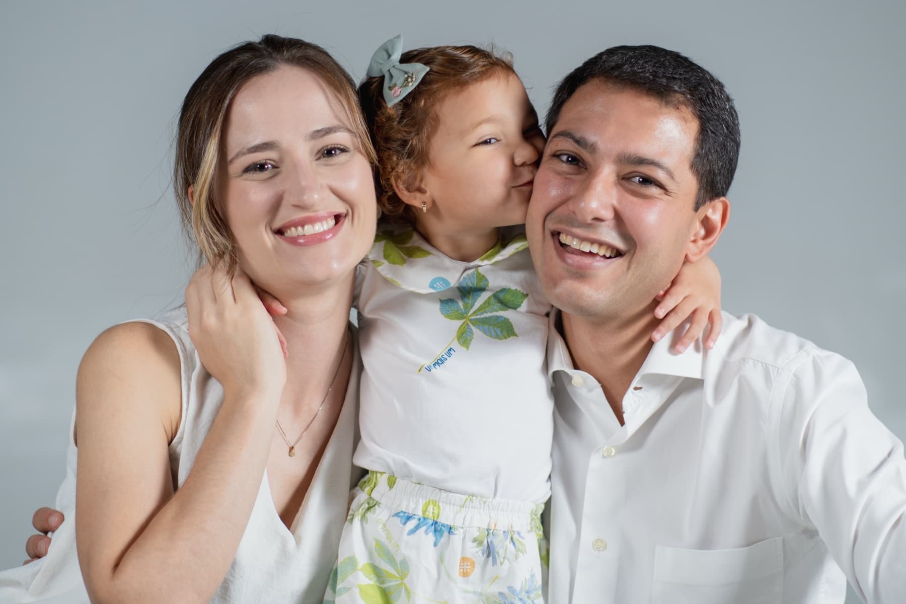 Gabriel Ribeiro com a esposa e a filha